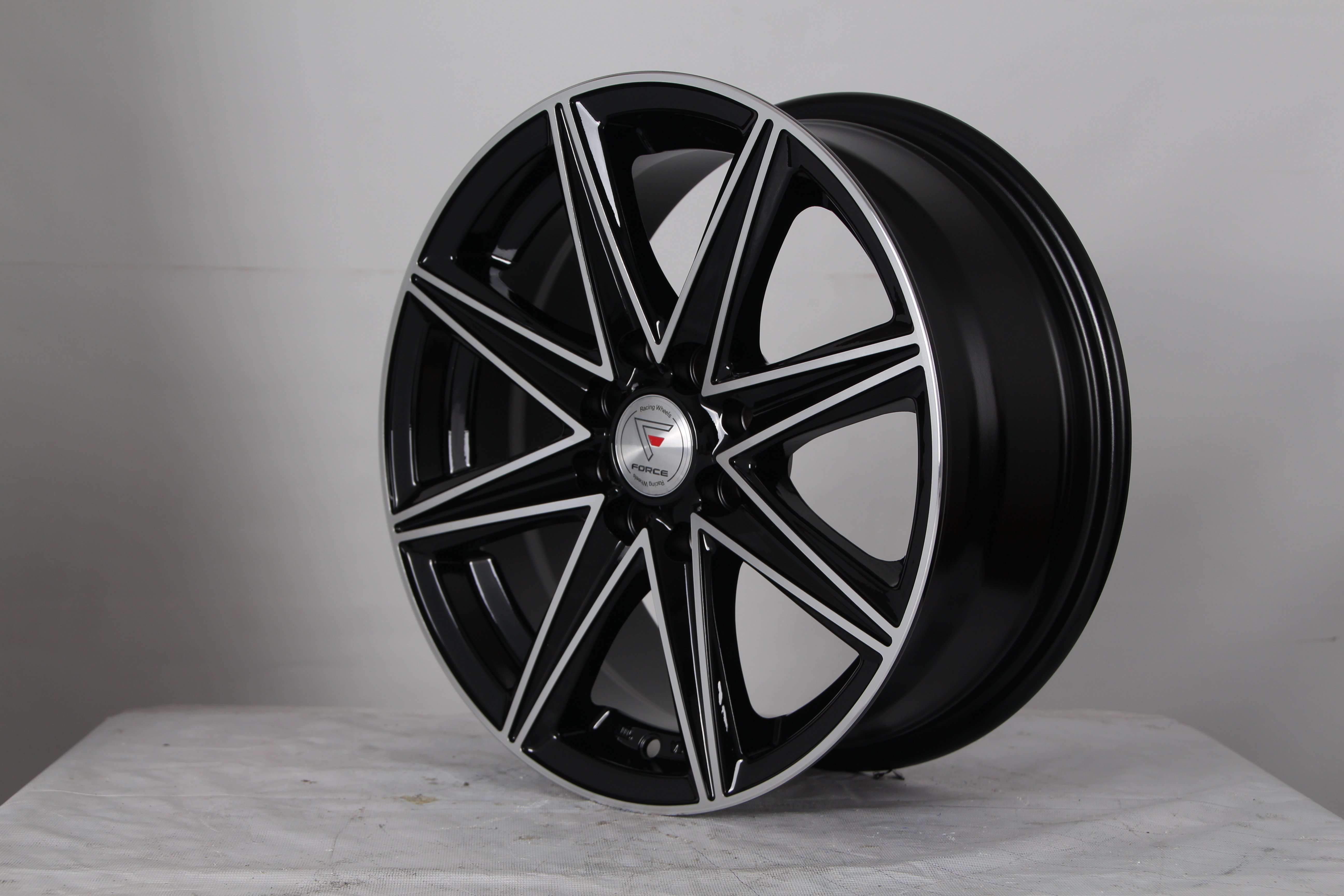 แม็กซ์ VIVID8_ARACH 17X7.5 8X100/114.3 ET40 CB.73.1 B-P (สีหน้าเงาร่องดำ)