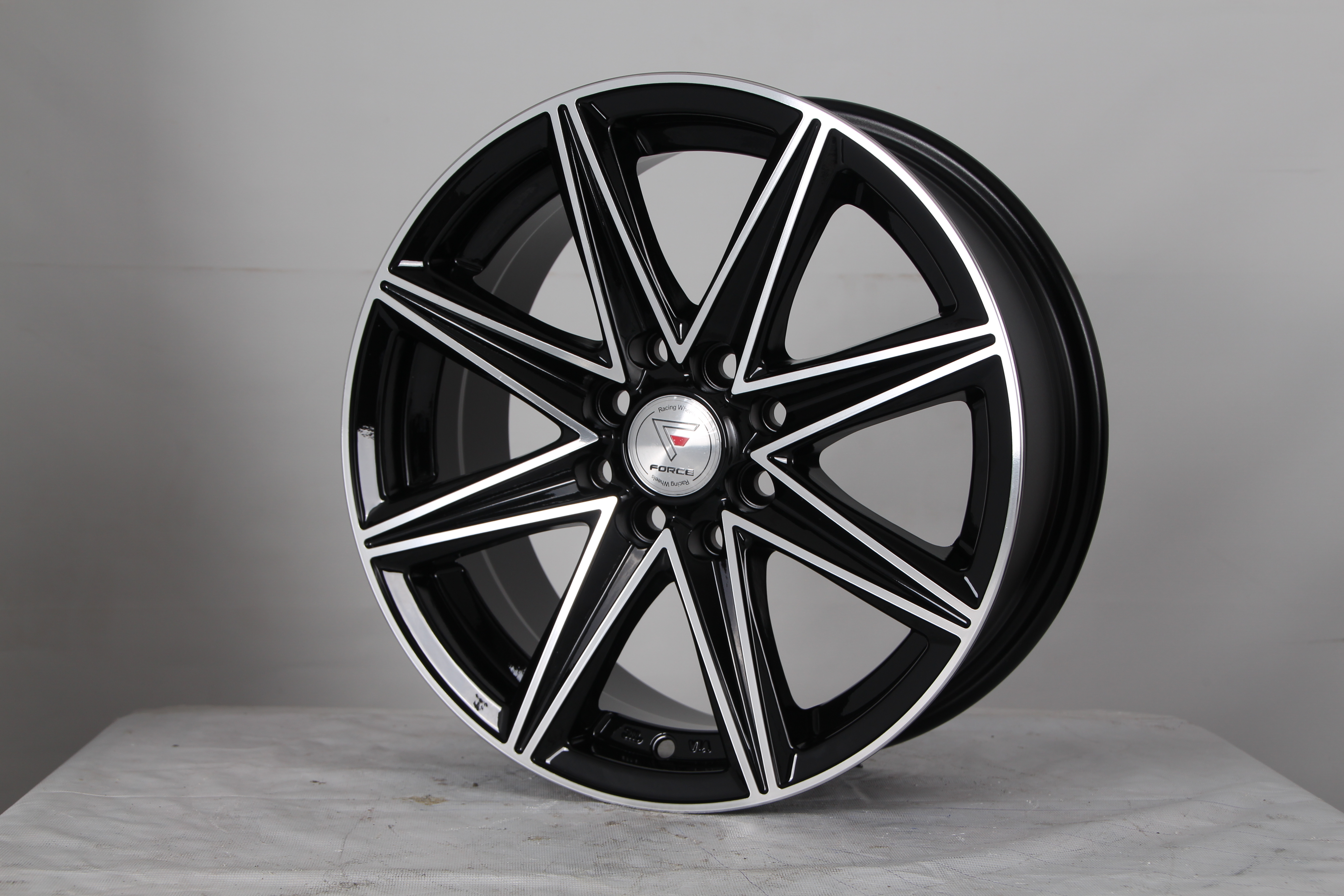 แม็กซ์ VIVID8_ARACH 17X7.5 8X100/114.3 ET40 CB.73.1 B-P (สีหน้าเงาร่องดำ)