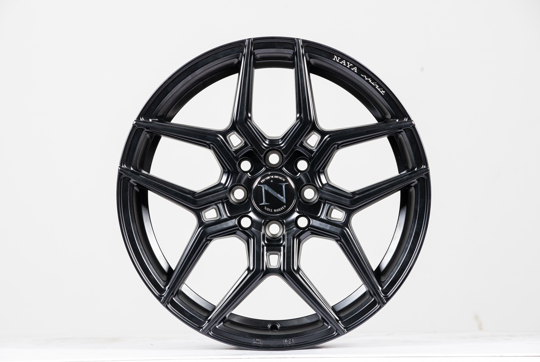 แม็กซ์ EVEREST-15(3352) 16X7.0 8X100/114.3 ET40 CB.73.1 BLK-XZ/M5 (สีดำด้านCNCตัวหนังสือ)