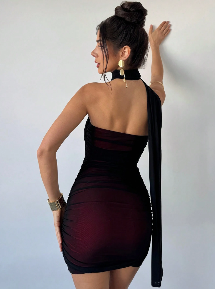 มินิเดรสเกาะอกสีเบอร์กันดี คล้องคอดีไซน์เก๋ ชุดเดรสสั้นออกงาน ปาร์ตี้