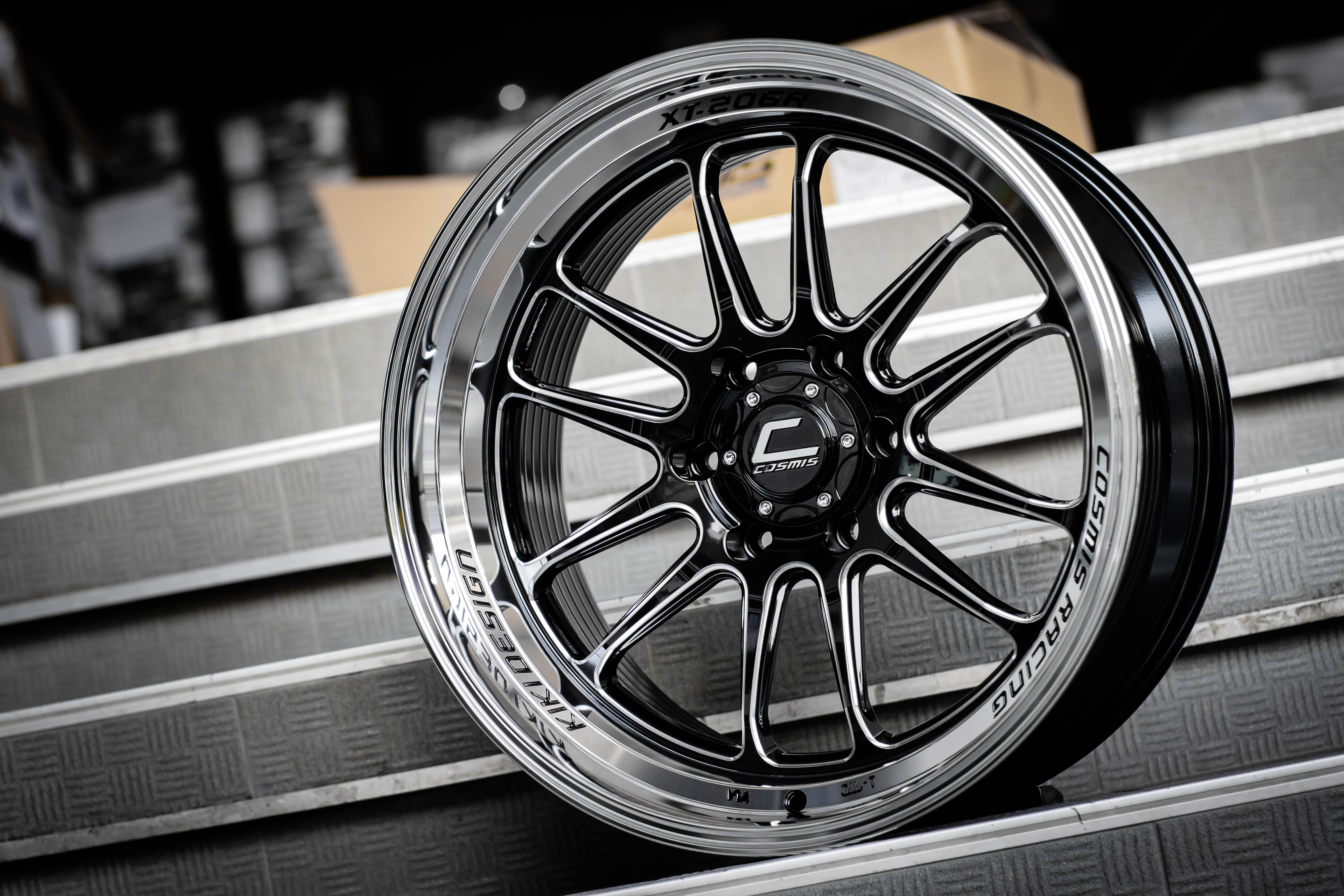 แม็กซ์ XT-206R 20X9.5 6X130 ET12 CB.74.6 BT/LC (สีดำ+ขอบเงา+CNCข้างก้าน)