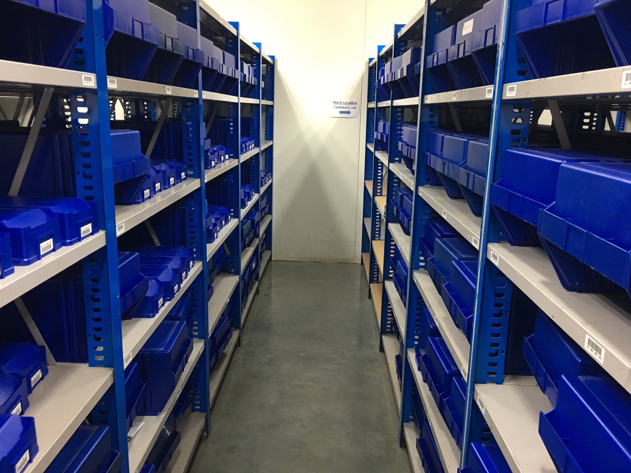 ชั้นวางของ มือสอง สภาพ 90% ขายยกแถว แถวละ 5 ล๊อคต่อเนื่องกัน