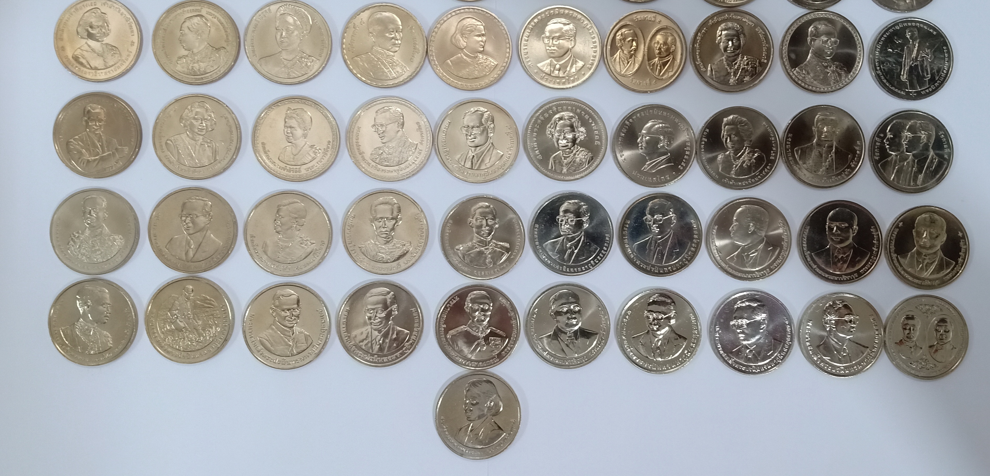 เหรียญ 20 บาท ที่ระลึกในสมัยรัชกาลที่9 ครบชุด 71 เหรียญ (เฉพาะเนื้อนิเกิล)