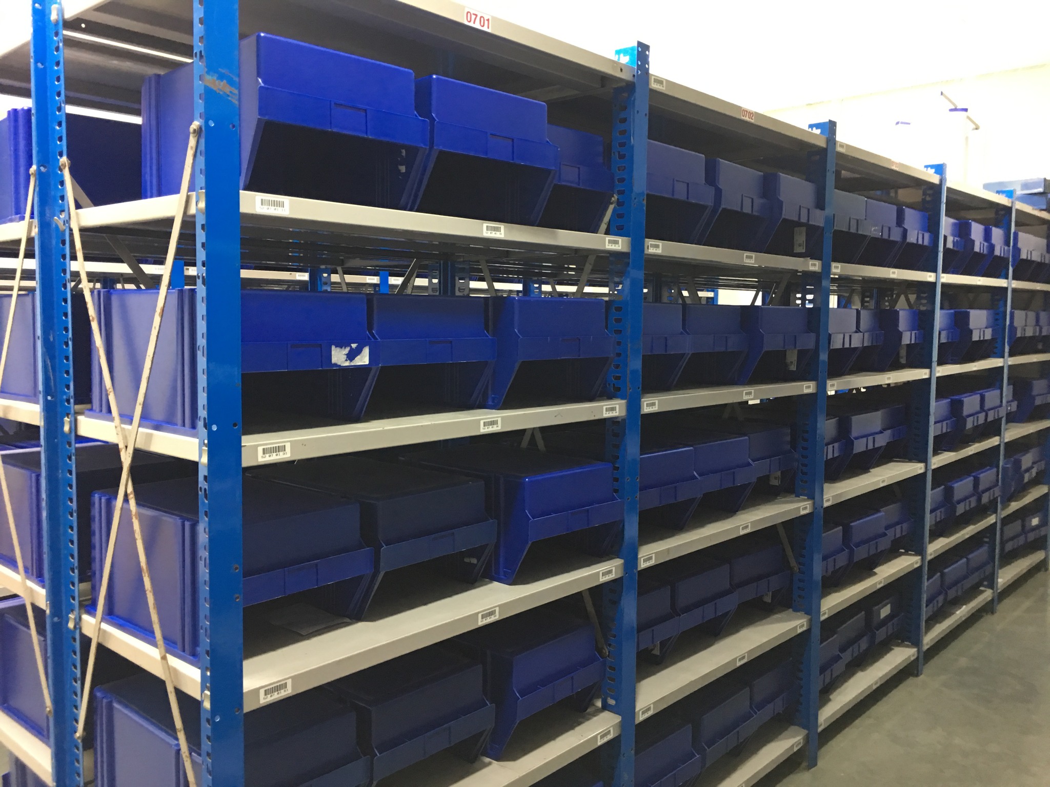 ชั้นวางของ มือสอง สภาพ 90% ขายยกแถว แถวละ 5 ล๊อคต่อเนื่องกัน