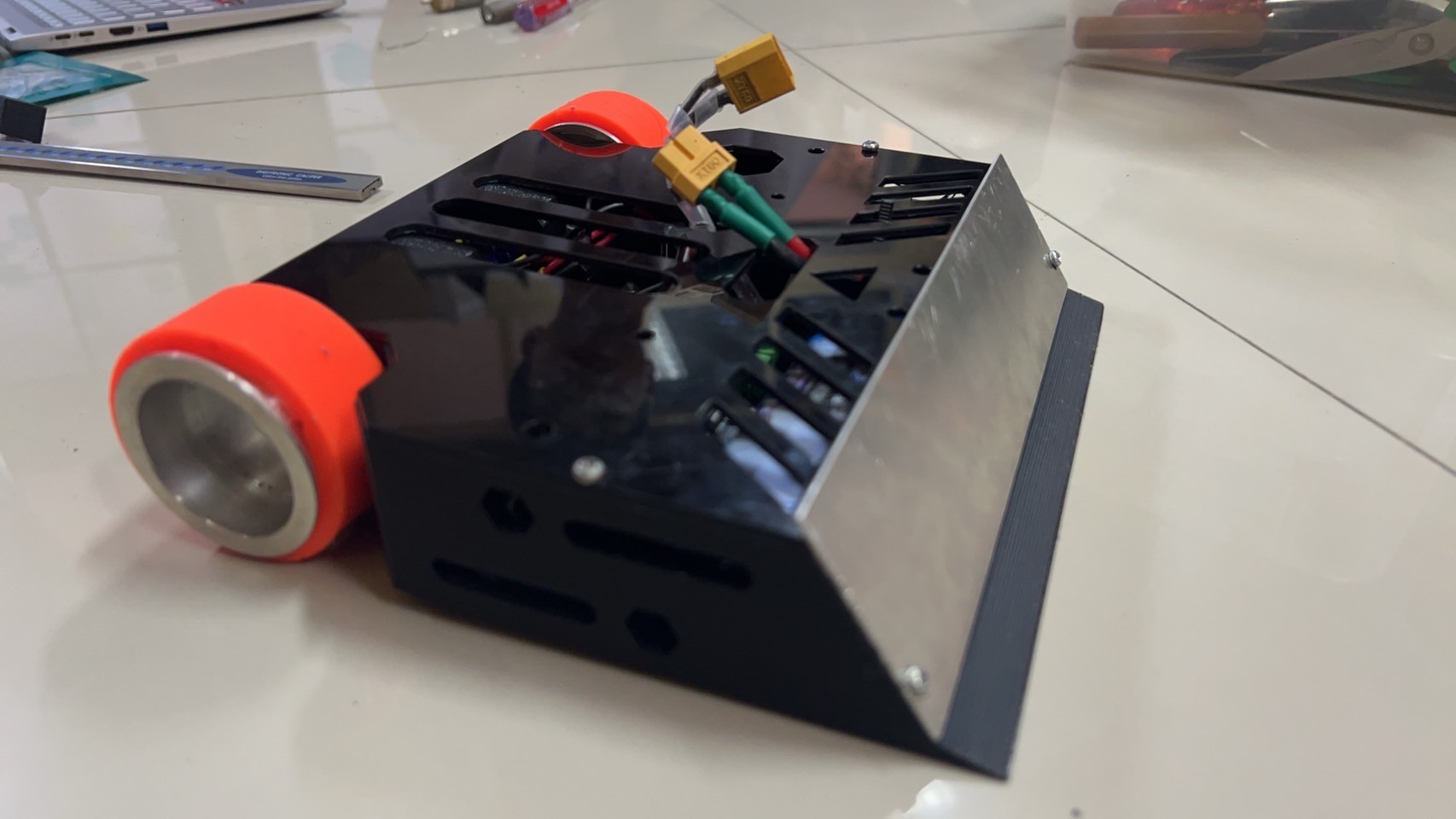 Sumo Robot 1 kg.