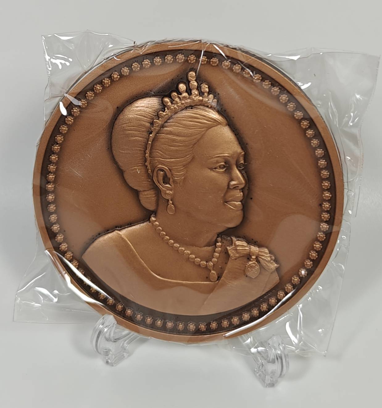 เหรียญทองแดง ที่ระลึก 80 พรรษา สมเด็จพระนางเจ้าสิริกิติ์ พระบรมราชชนนีพันปีหลวง ขนาด 7 ซม