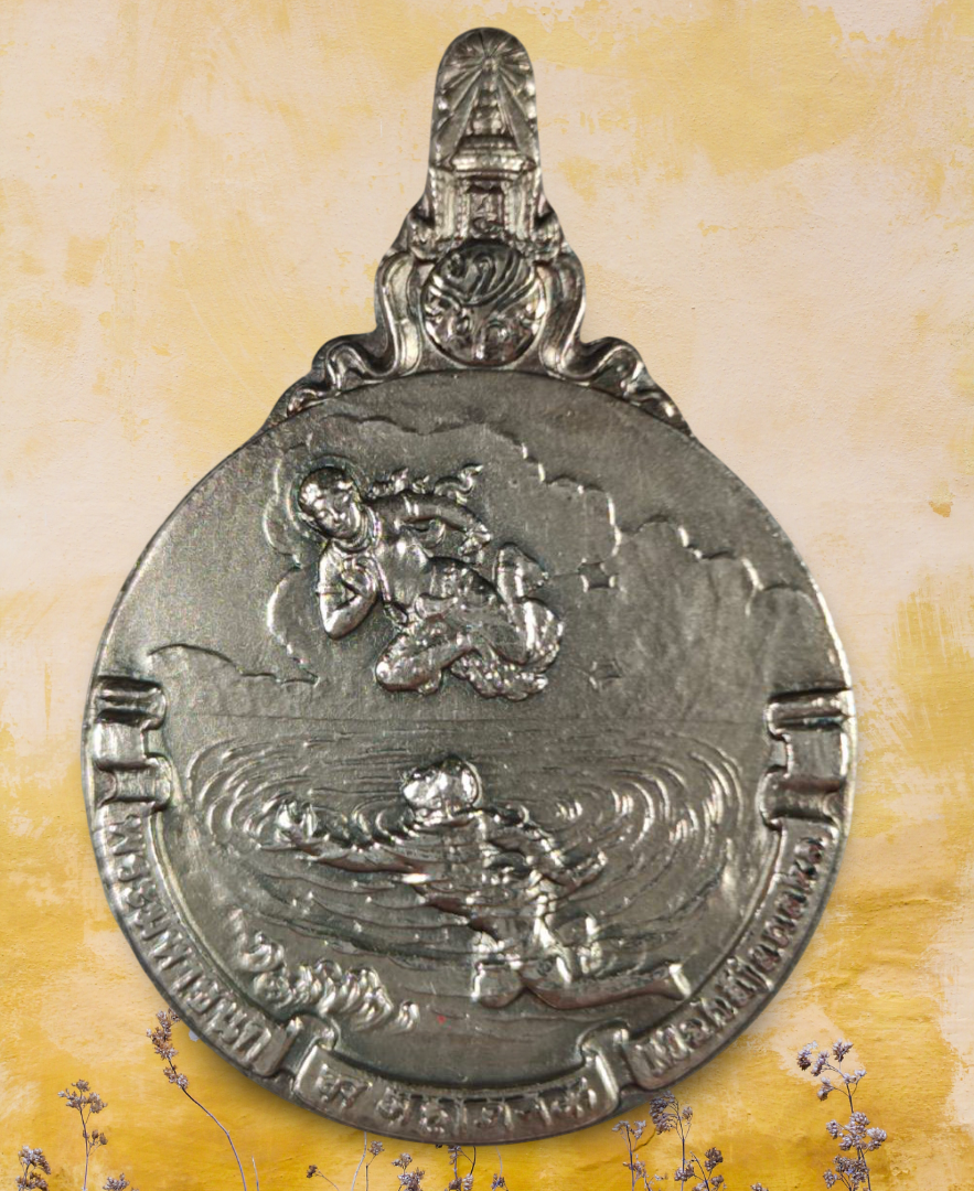 เหรียญพระมหาชนก เนื้อเงิน พิมพ์ใหญ่ ปี 2539 พร้อมหนังสือ