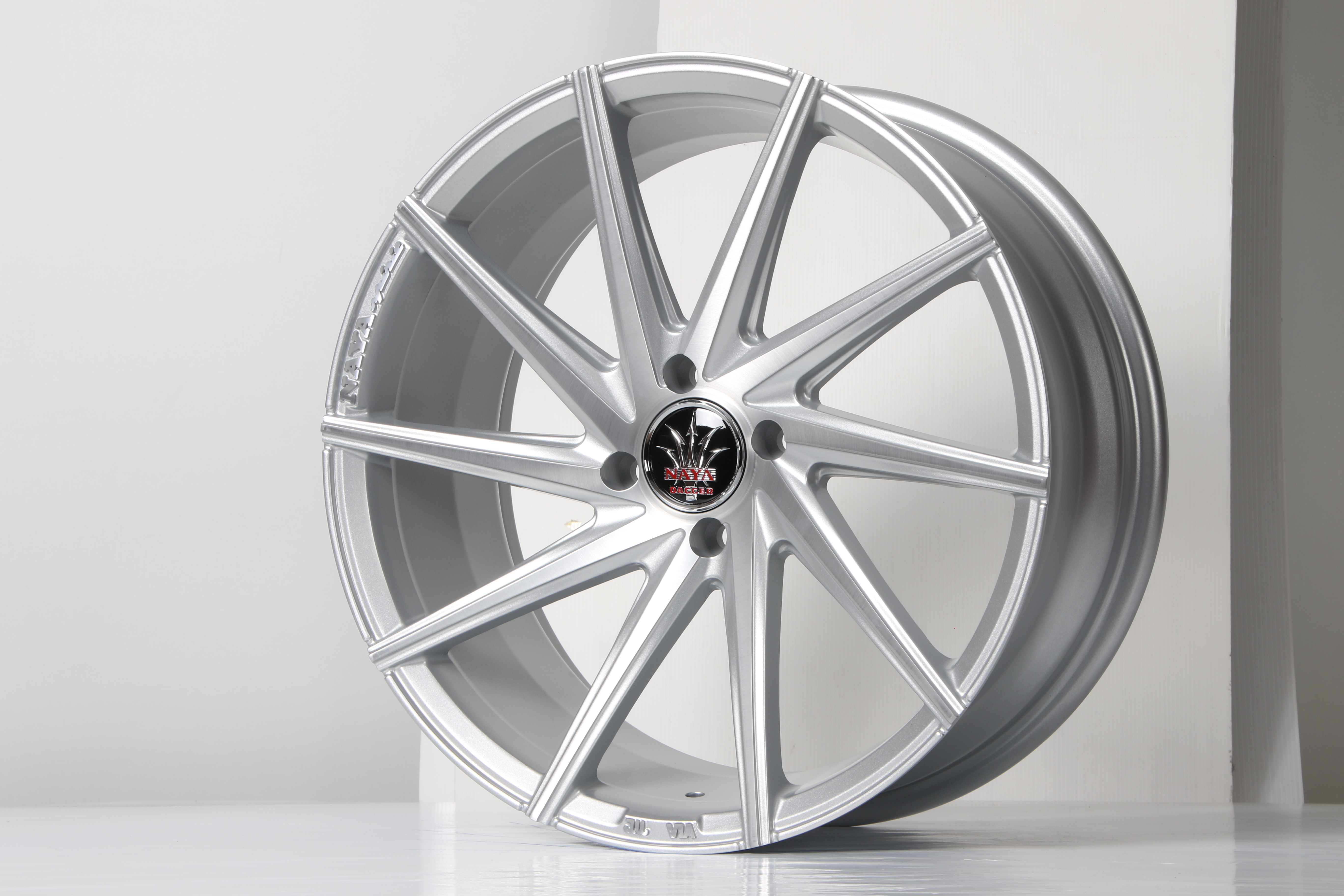 แม็กซ์ VICTORIA (9927) 17x7.5 4X100 ET35 CB. 73.1 S-P-LS-X/M3 (สีหน้าปัดลายร่องซิลเวอร์ด้าน CNC ตัวหนังสือ)