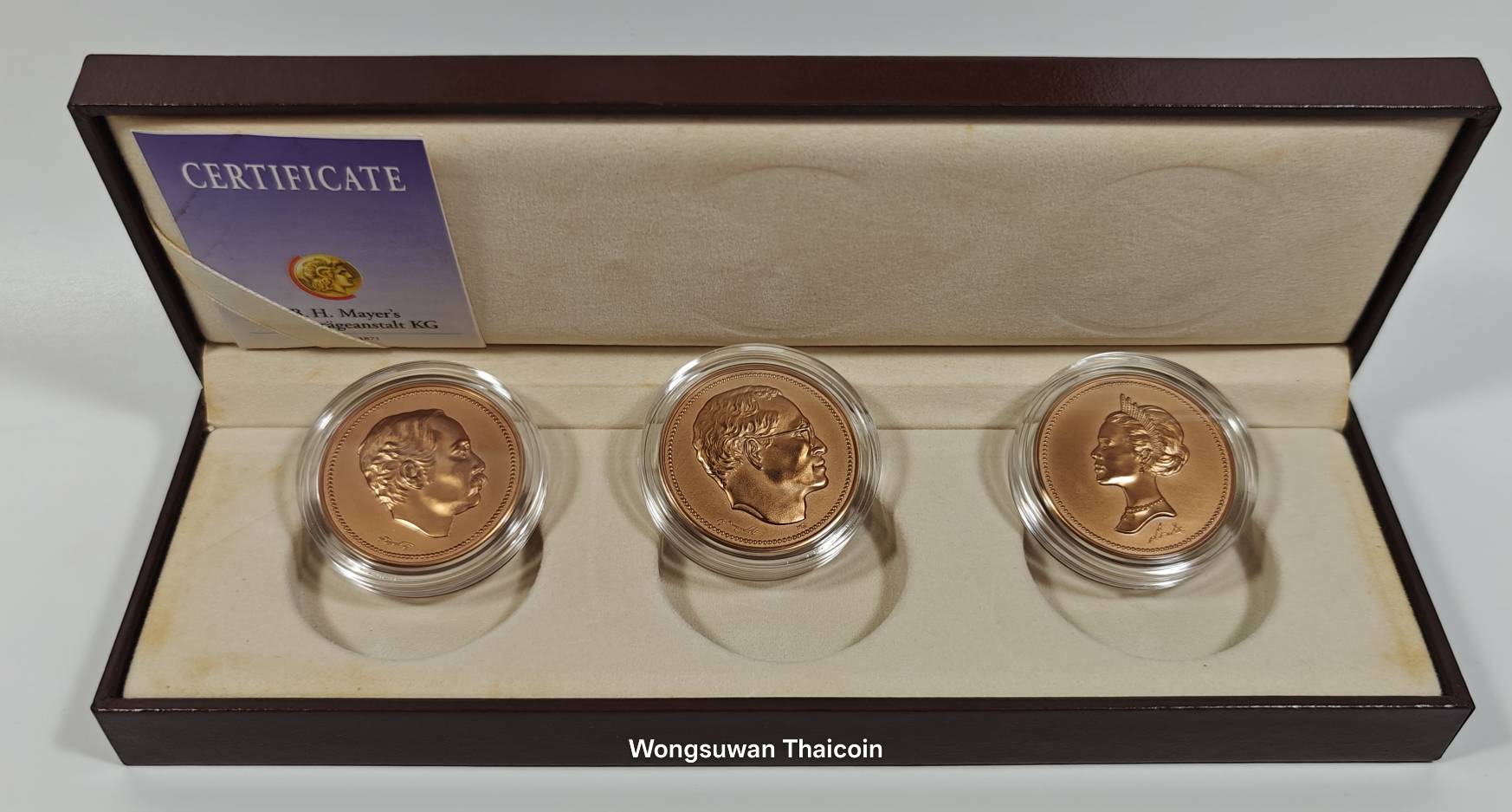 เหรียญที่ระลึกเบญจมหามงคล ทองแดง 32 ม.ม. ชุดกล่อง 3 เหรียญ