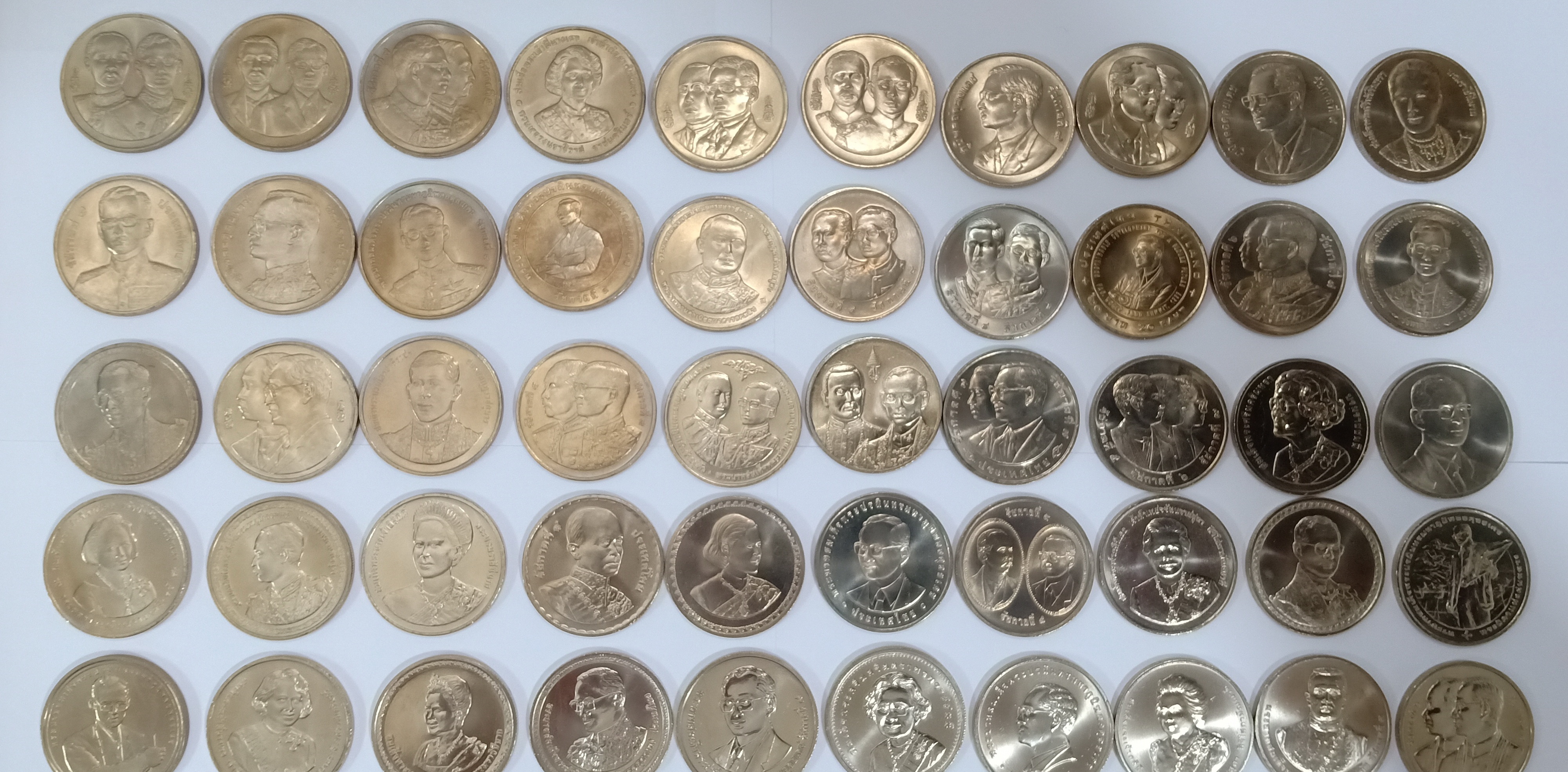 เหรียญ 20 บาท ที่ระลึกในสมัยรัชกาลที่9 ครบชุด 71 เหรียญ (เฉพาะเนื้อนิเกิล)