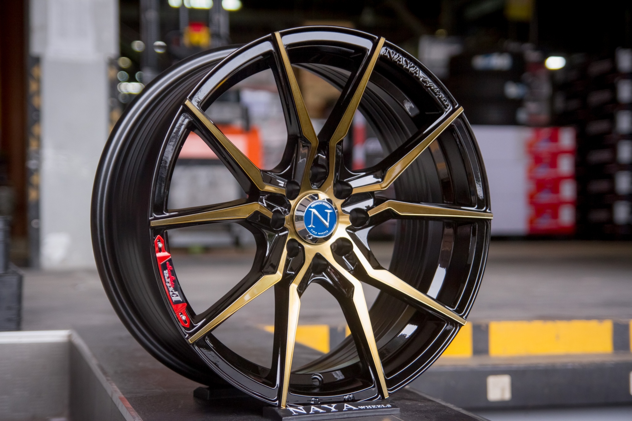 แม็กซ์ EVEREST-2 PREMIUM (YA9961) 17X7.5 8x100/114.3 ET30 CB.73.1 B-PTG (สีดำกลึงหน้าไดร์ทอง)